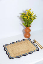 Sets de table Garden Party avec bords bleus, sets de table rectangulaires tissés à la main, set de table bohème en raphia naturel pour table à manger