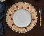 Set de table rond en raphia crocheté à la main avec motif fraise dispersée
