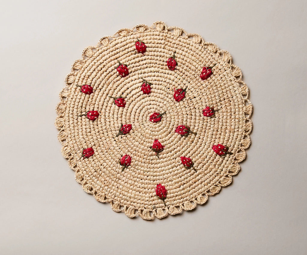 Set de table rond en raphia crocheté à la main avec motif fraise dispersée