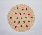 Set de table rond en raphia crocheté à la main avec motif fraise dispersée