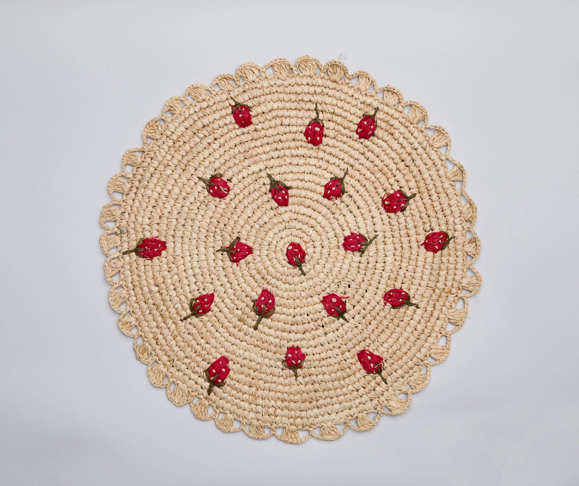 Set de table rond en raphia crocheté à la main avec motif fraise dispersée